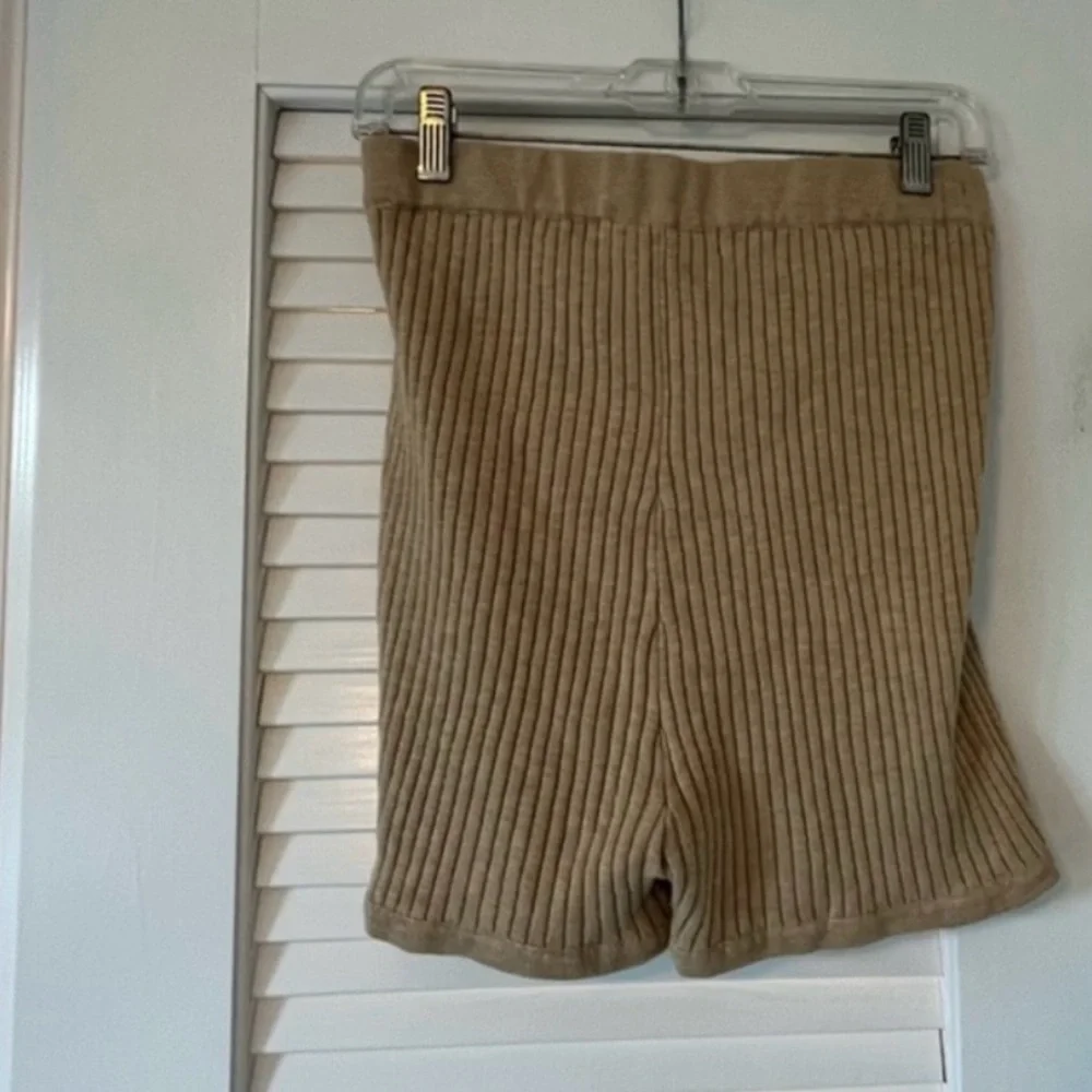 FREE PEOPLE “Zuma” High-Waisted Ribbed Sweater Shorts Women’s Medium